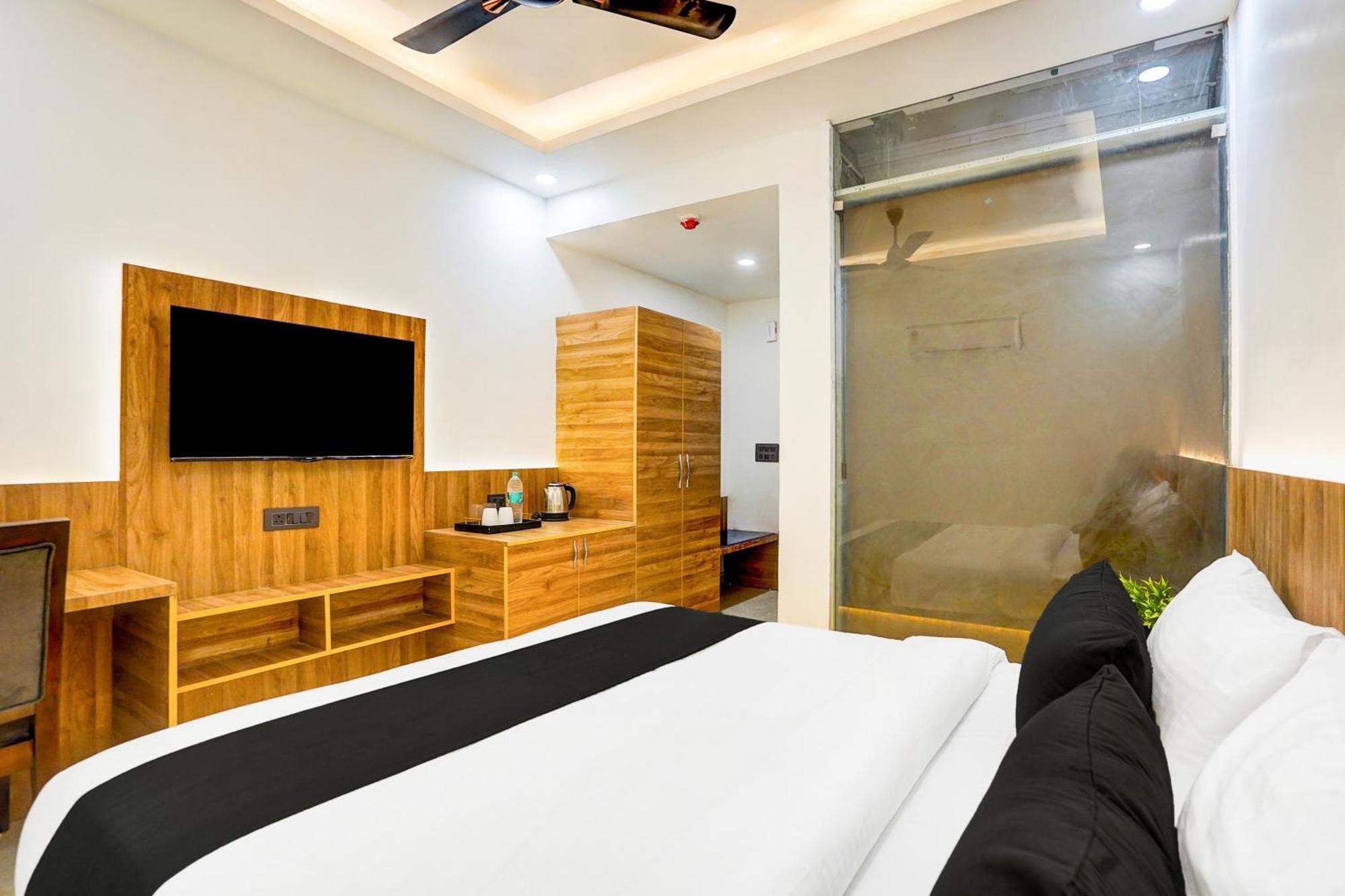Townhouse Grand Address Hotel And Banquet 가지아바드 외부 사진