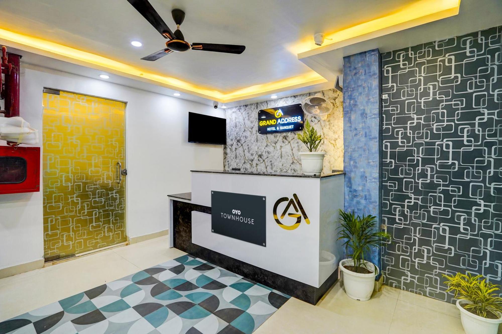 Townhouse Grand Address Hotel And Banquet 가지아바드 외부 사진