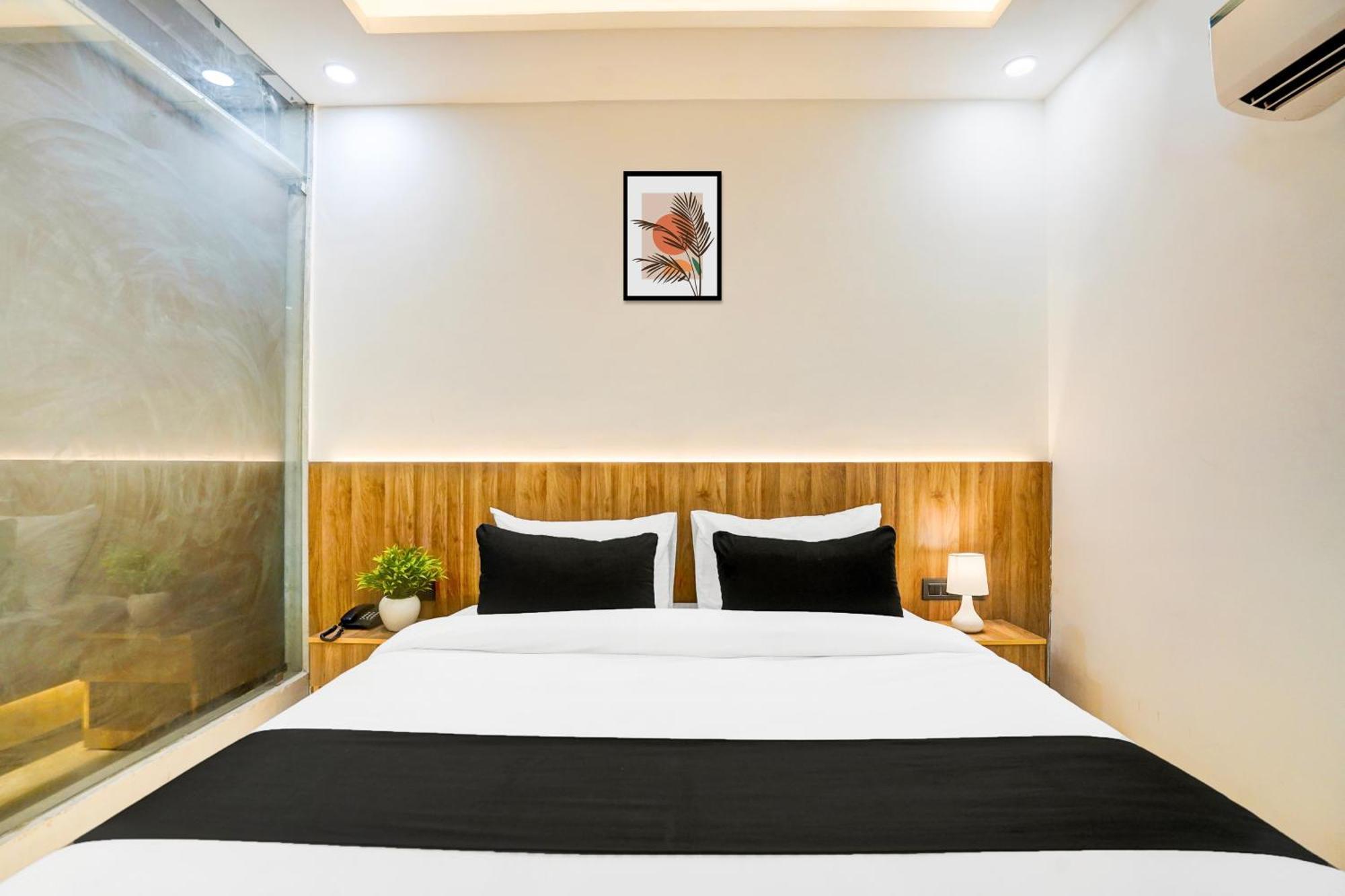Townhouse Grand Address Hotel And Banquet 가지아바드 외부 사진