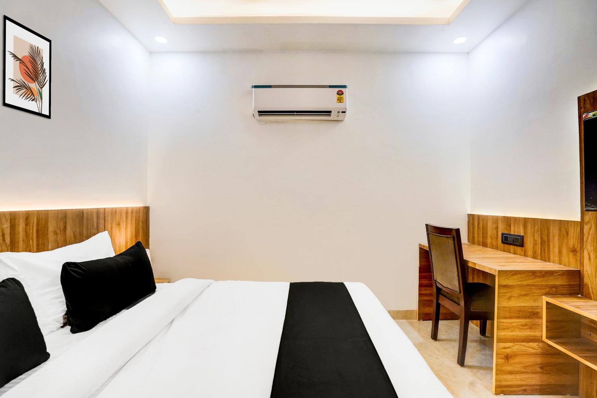 Townhouse Grand Address Hotel And Banquet 가지아바드 외부 사진